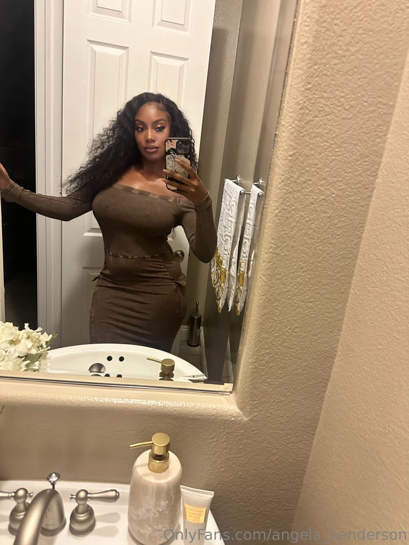 Just admiring myself in the mirror 