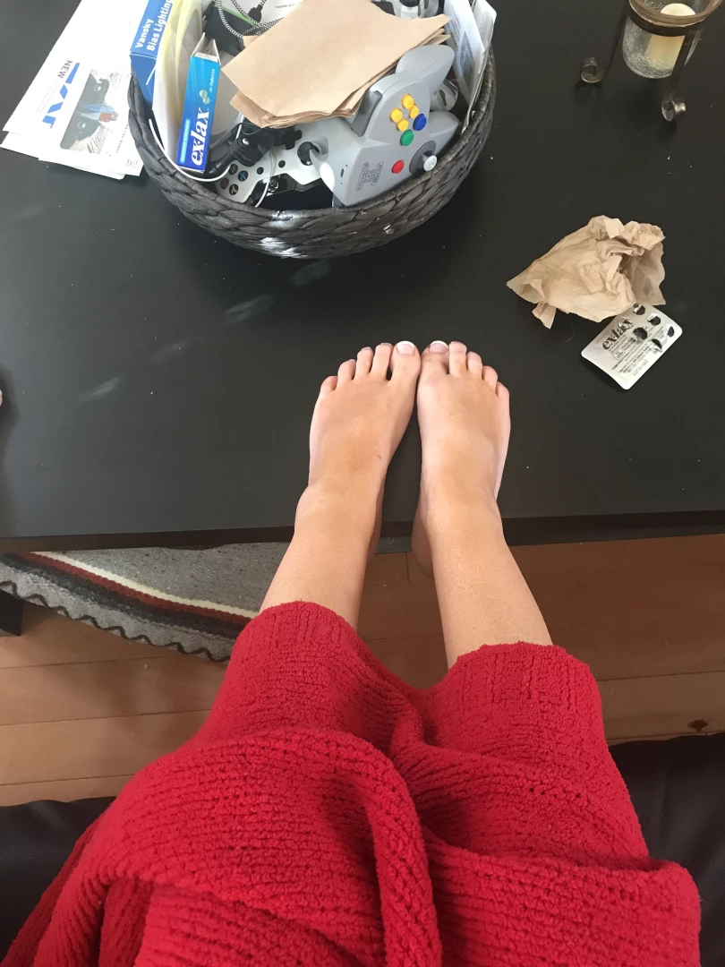 Kayleigh toes on tap if you ve been wanting some of my tasty toes all 