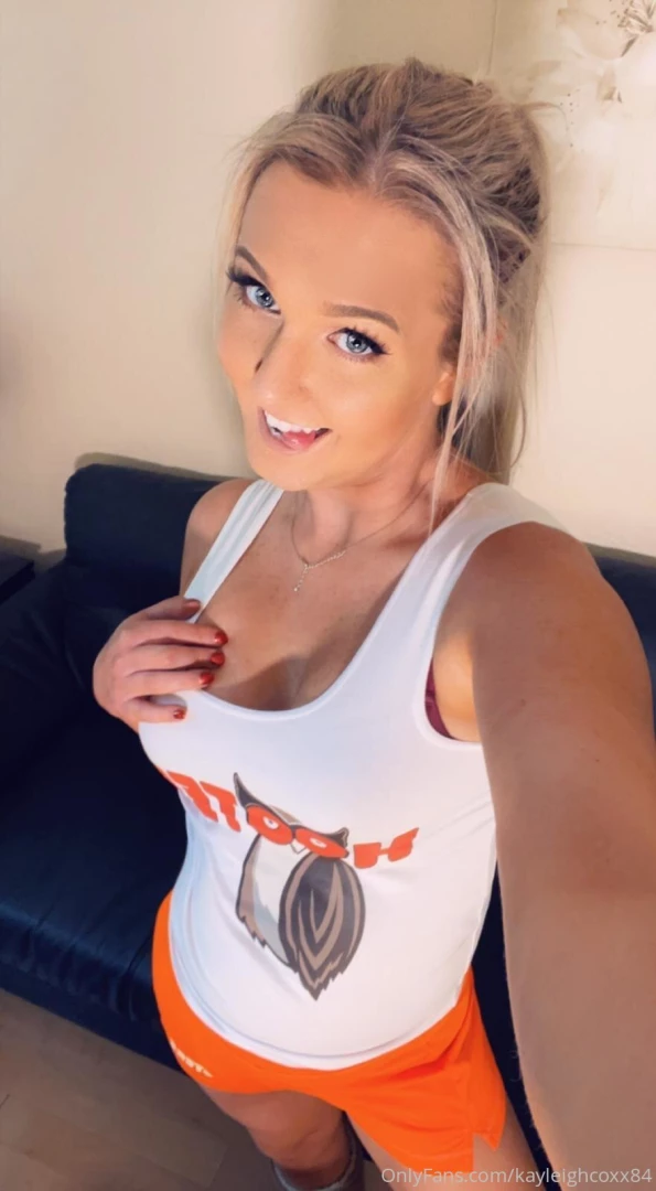 Who doesn t like hooters but this girl has more than just tasty wings 