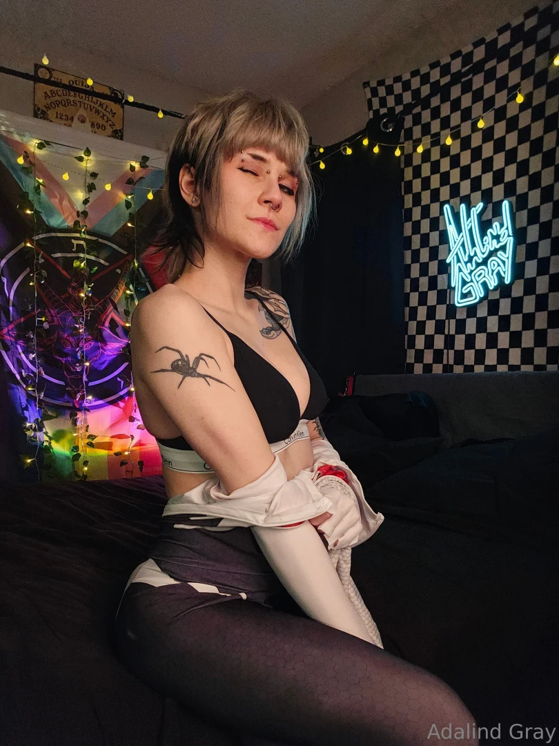 Spider-gwen is exhausted and needs out of this suit 