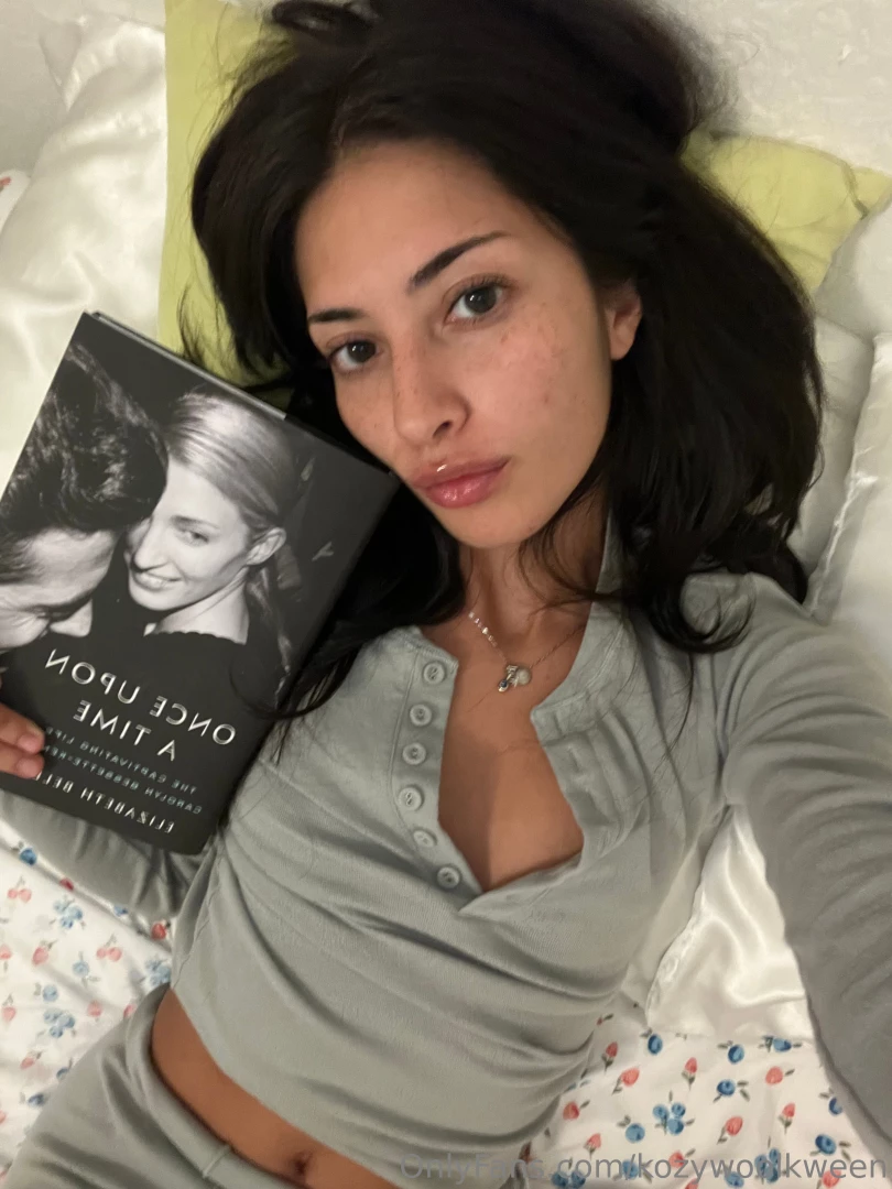 Hii whenever i can t fall asleep i like to pick up a book to tire part 1 