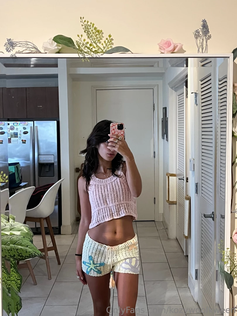 Hiii been obsessed with these seashell crochet shorts 