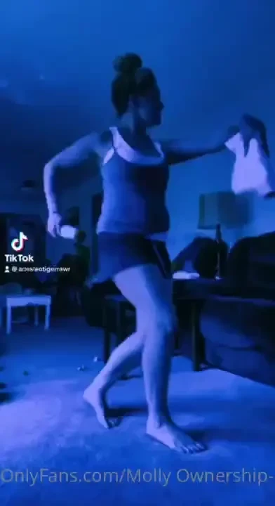 Guyssss pleazz don t make fun of me lmfao i did not shower yet no 