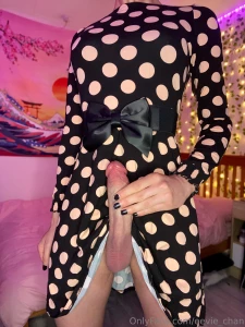 Mommy s got a lollipop for you to lick