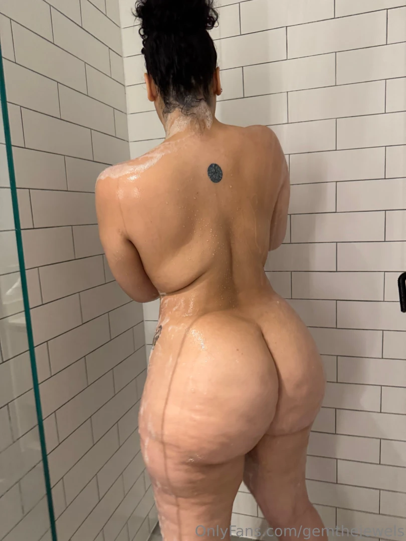 Shower with me pleaseeeee 