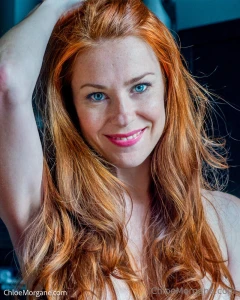 I don t chase attention i let it arrive quietly