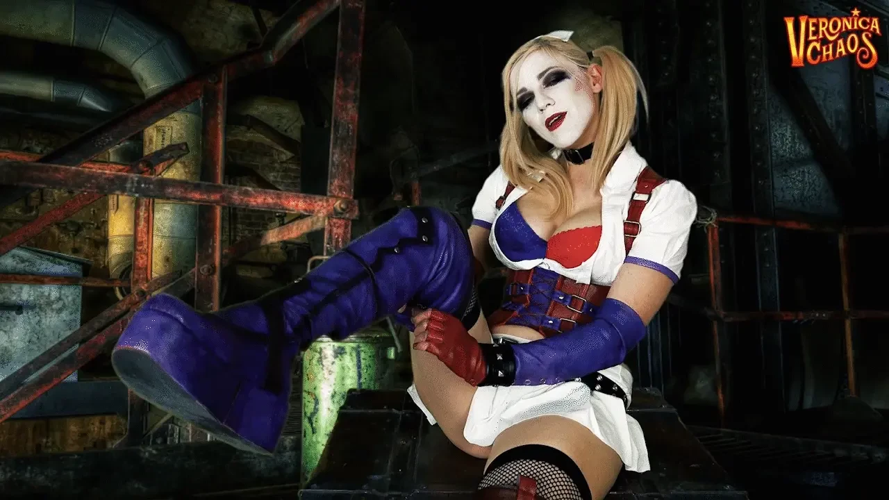 Harley quinn - footjob for batsy 15 - 11 08 harley finally catches 
