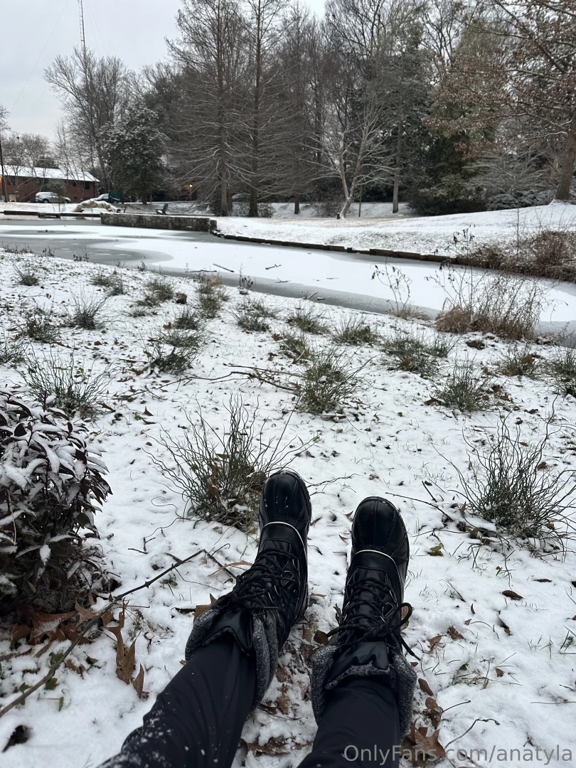 It snowed i m so happy i went on a two hour walk my fingers are v part 1 