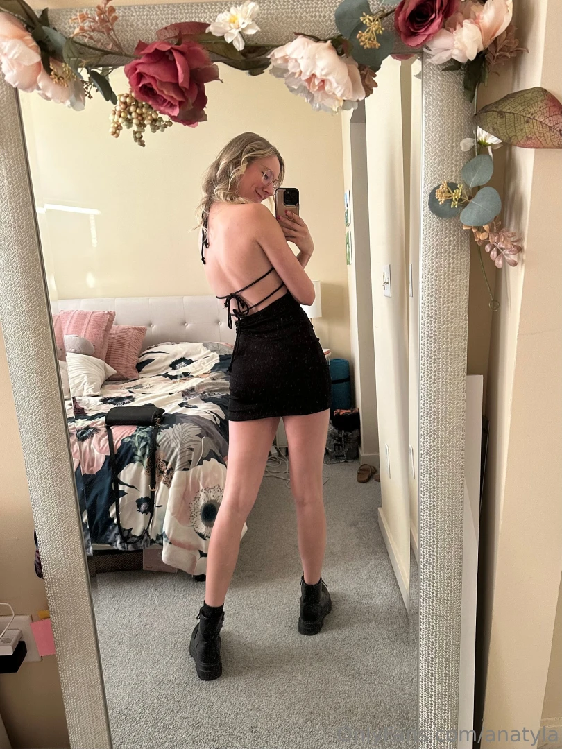 I m going to a classy jazz night tonight i ve never worn this dress part 3 