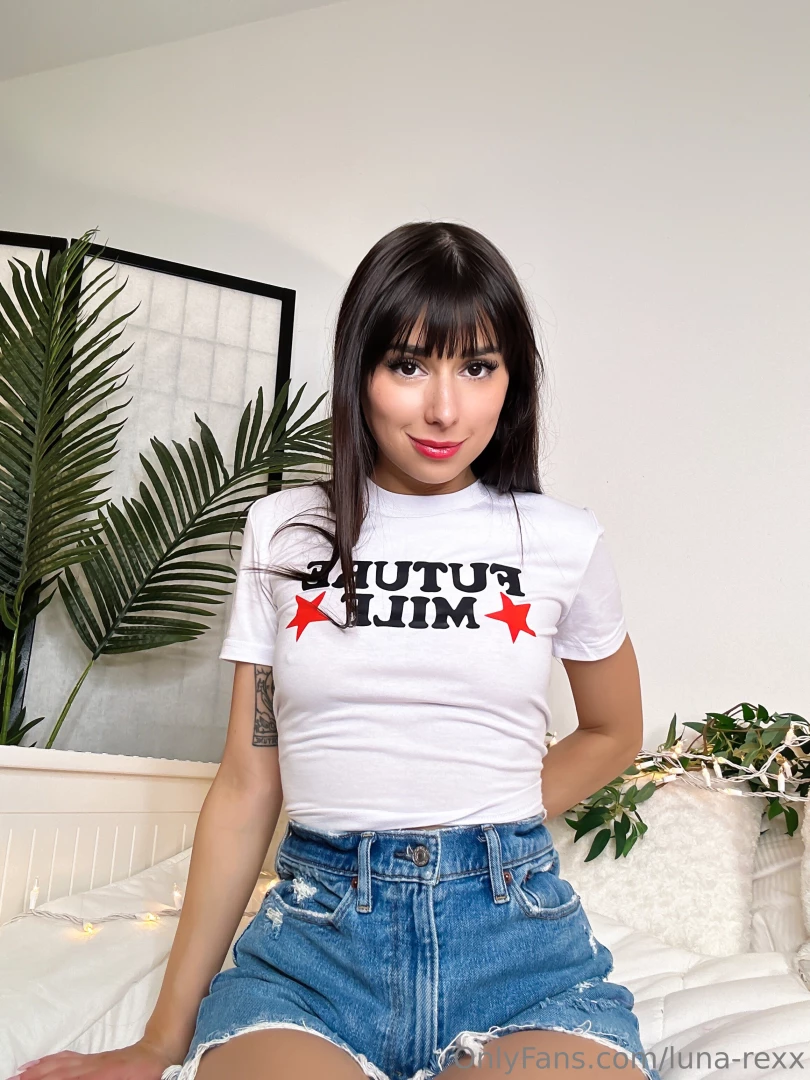 Feeling hot rn lunarexx 