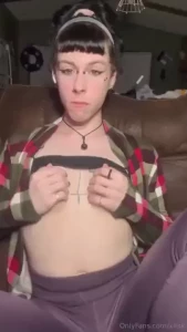 Bossy brunette makes out with her sweaty feet part 11