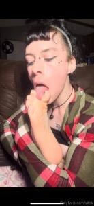 Bossy brunette makes out with her sweaty feet part 2