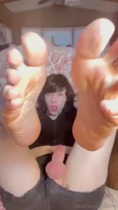 You can t stop looking at my arches in the waiting room at your doctor