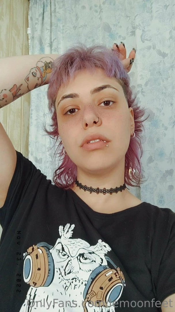 Just got a haircut and my acrylic nails done and of course i would part 2 