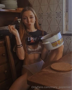 Borre el top y venga a comer conmigo