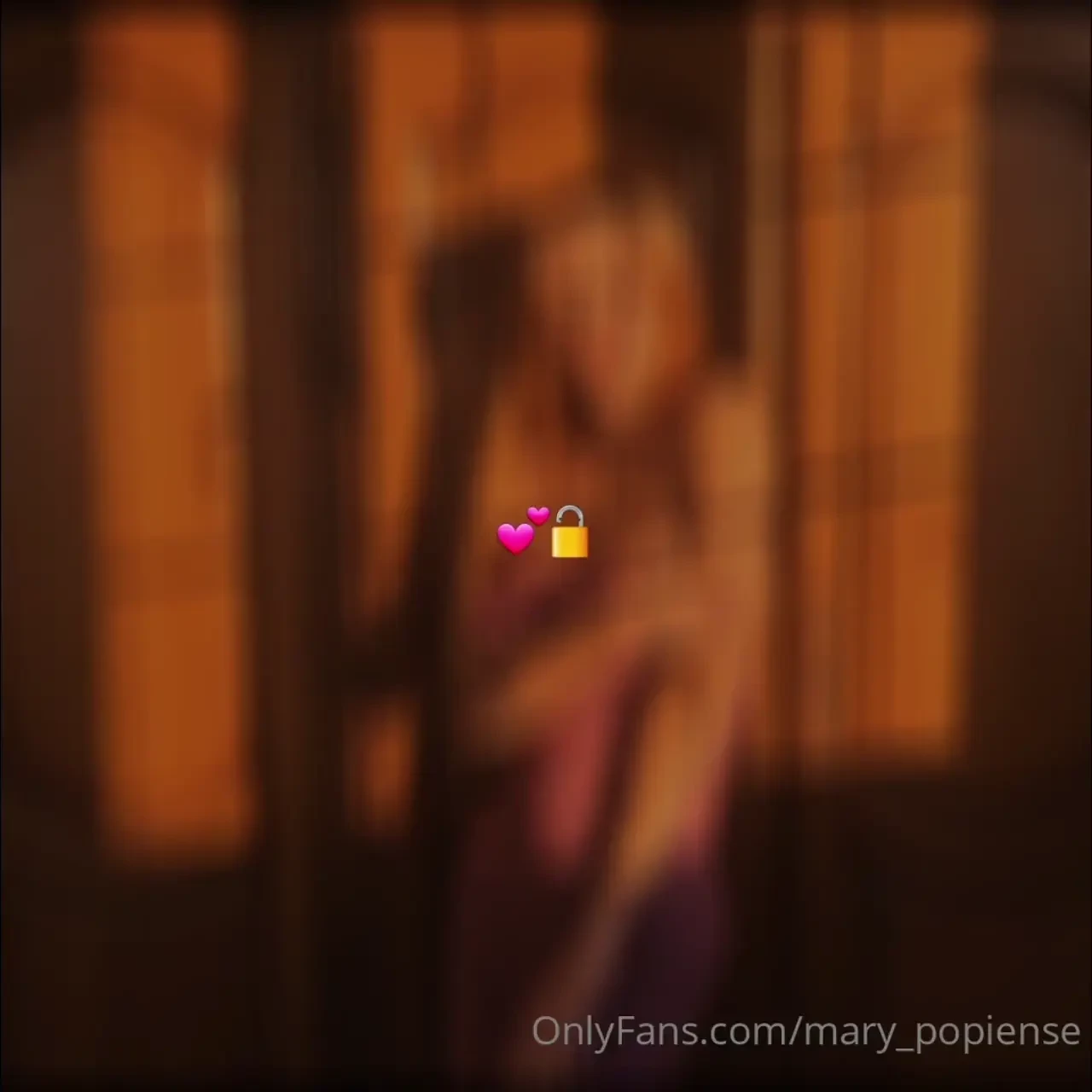 Le parece bien que vaya as a nuestra cena 