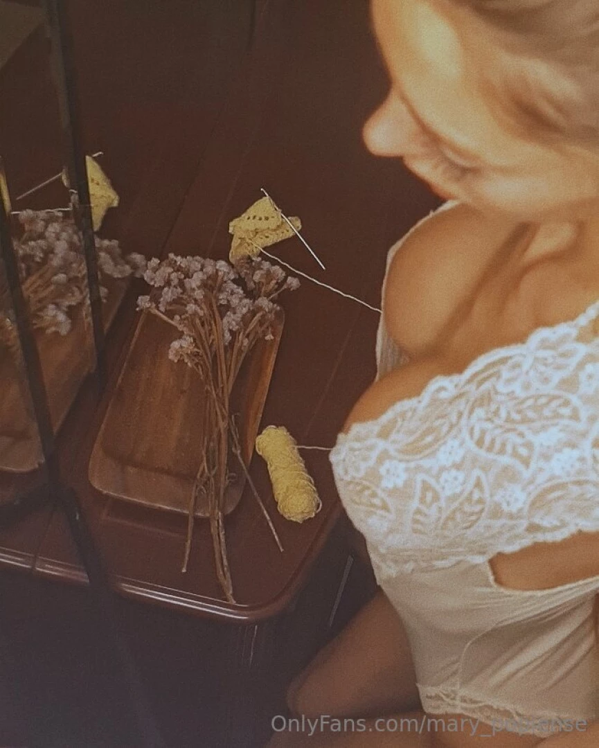 Te quedas despierto conmigo are you staying up with me 