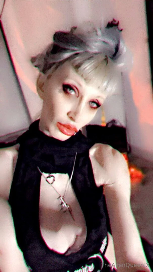 I wanna be the reason you slightly tilt your phone up in public 