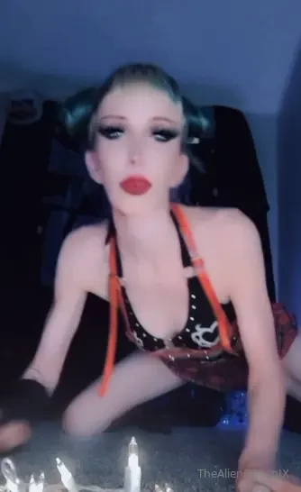 I don t need u to rescue me i m alice in nympho land 