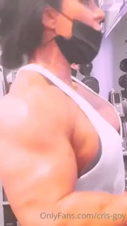 Different scenes and muscle mass post-competitive and pre-competitive 