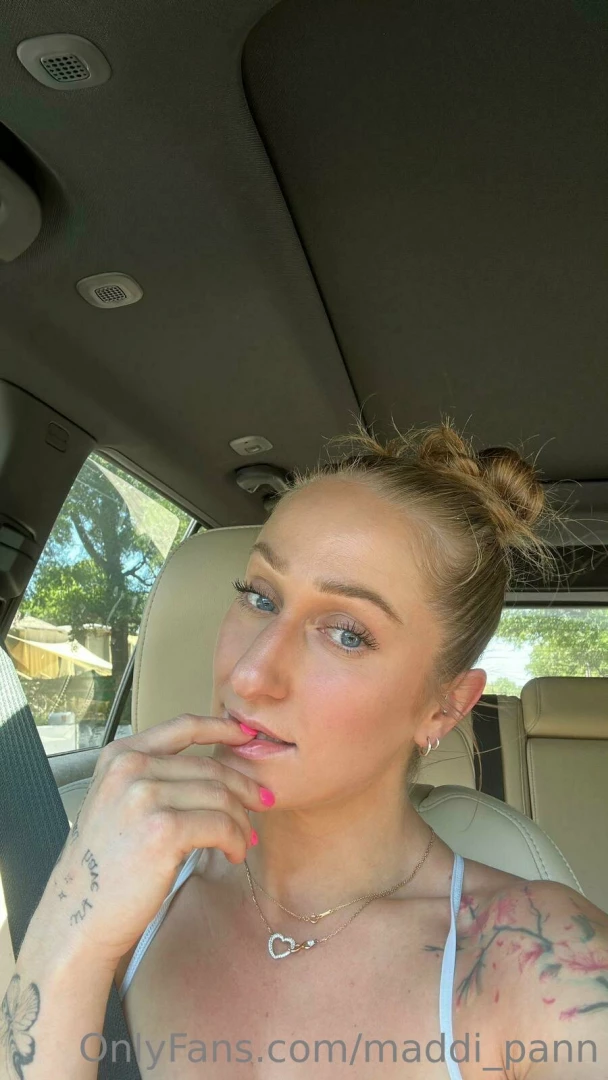 Hiiii say it back in my dms 