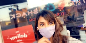 Grabbing some seafood for dinner yummy wanna get my food for me i ll