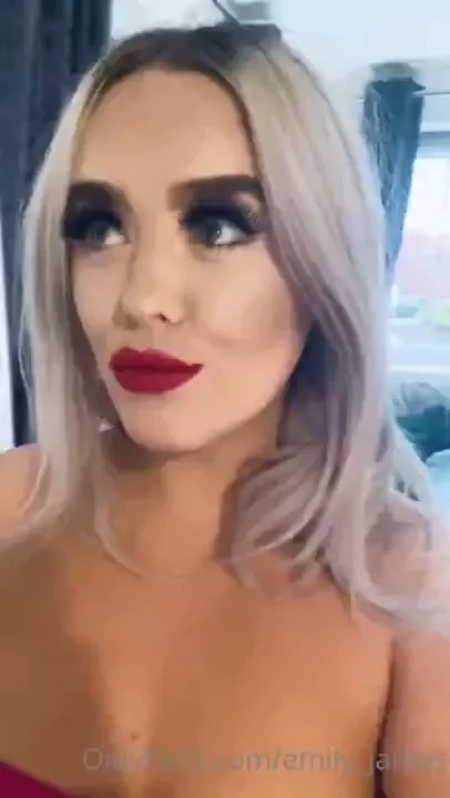 Got ur drink cheeers baby let have some fun ask me anything and i will 