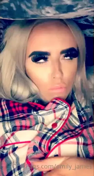 Good morning lovelies i am sick today send hot drinks soup and lots of 