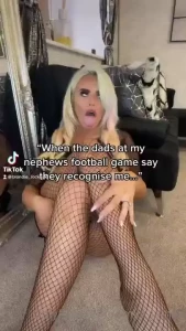 Follow me on tik tok blondie_locksuk