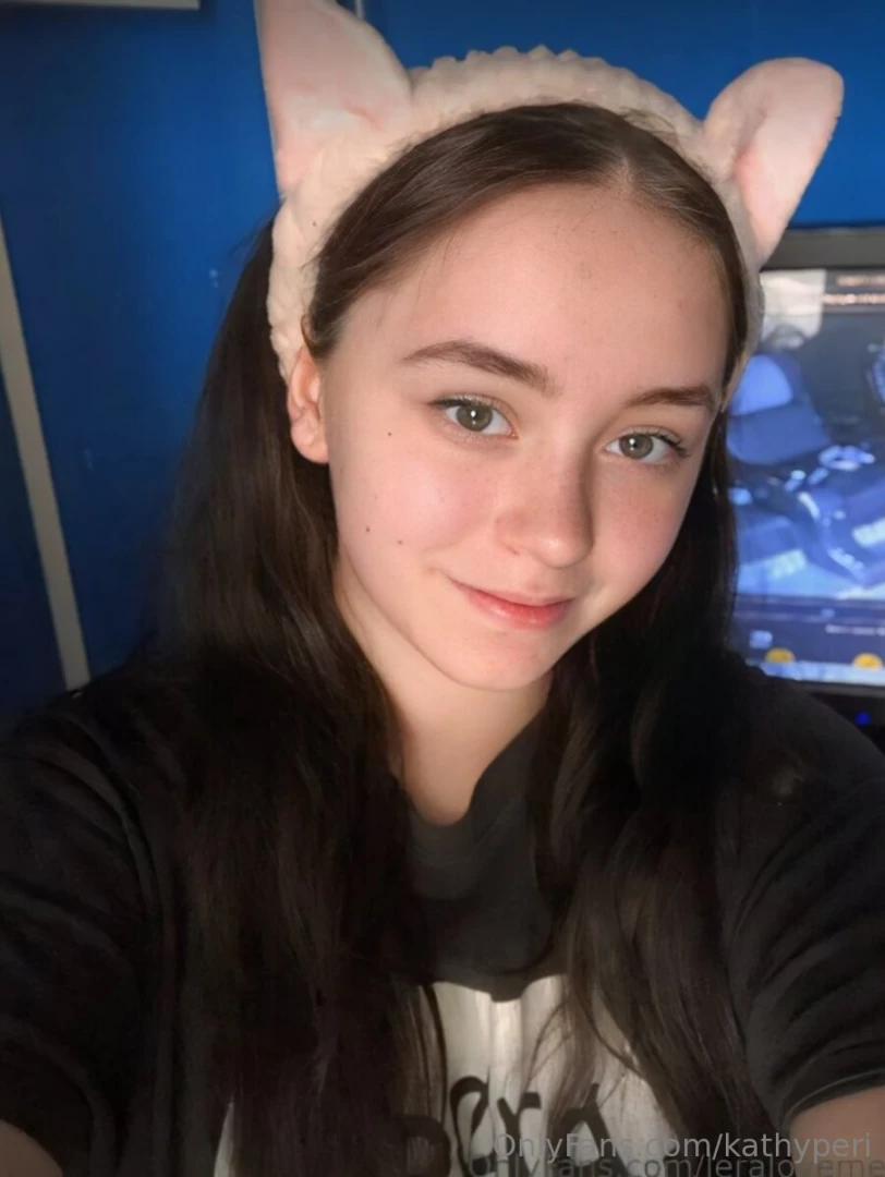 Free subscription leraloveme slutty cutie leraloveme loves to shake in part 126 