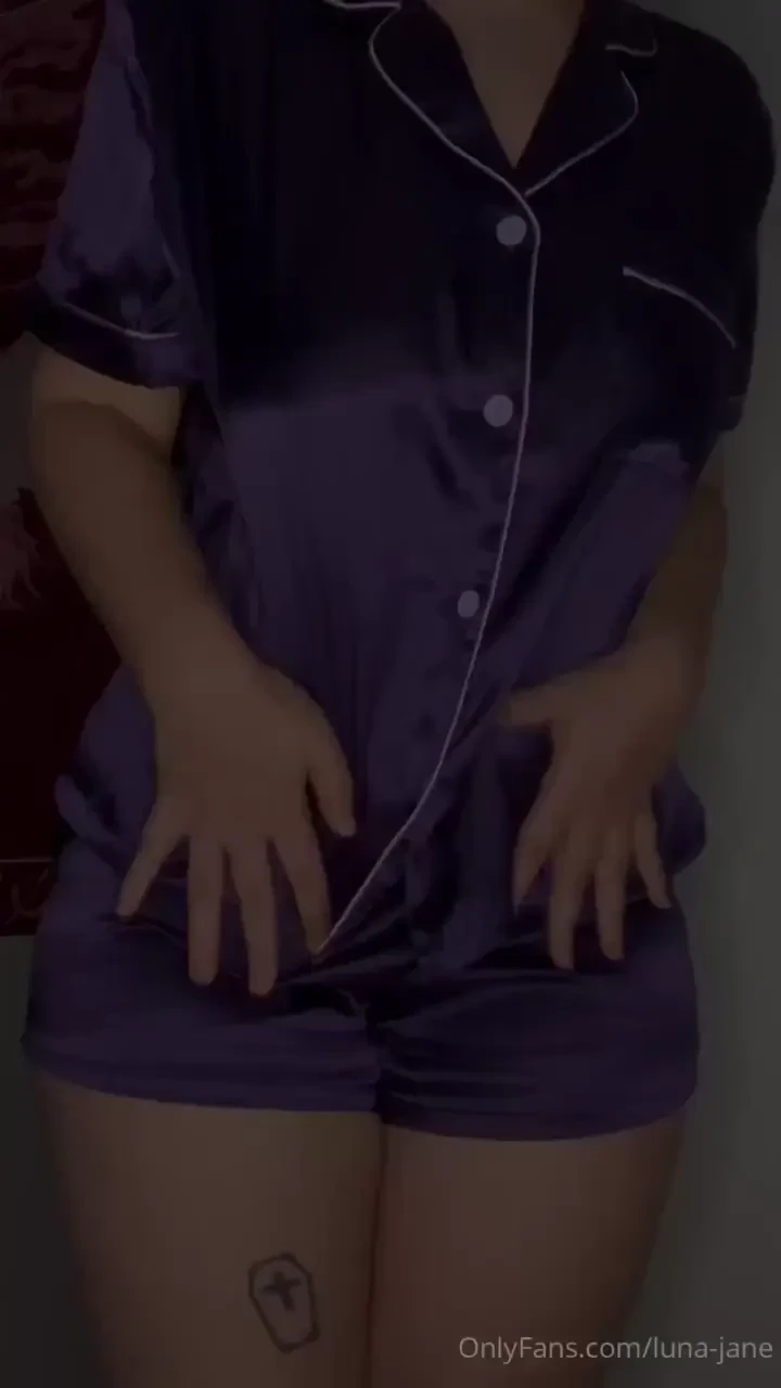 New 12 minute solo video out tonight i got really horny before my nap 