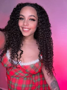 Red suits me but i think you d prefer me without it