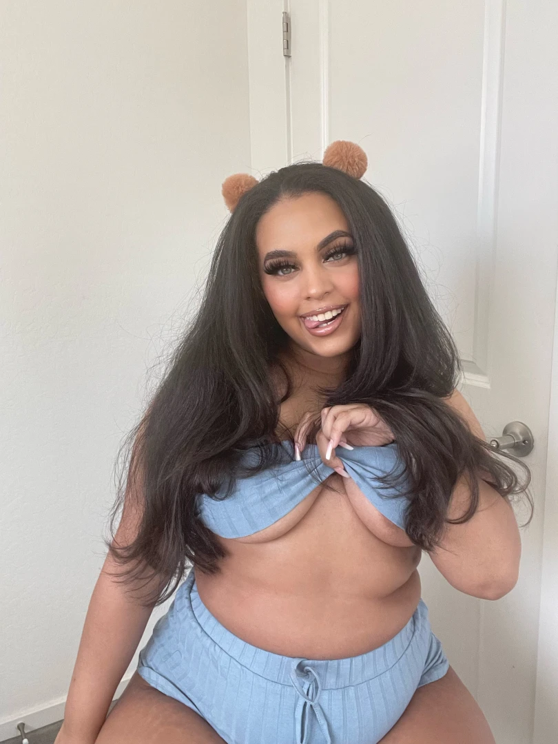 Who likes to fuck slightly chubby cute sluts 