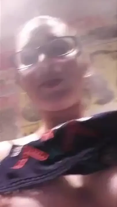 Snuck to the bathroom to vape out and show you my titties 