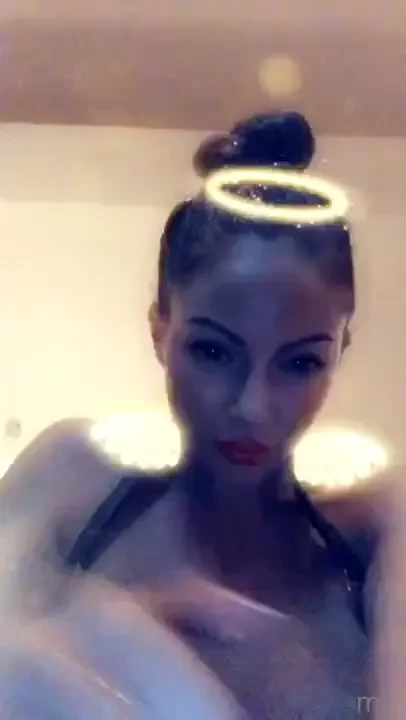 Theme thursday join your mistress tonight on live at 10pm any slaves 