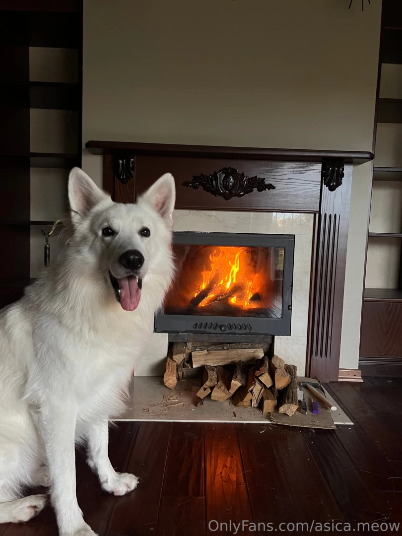 Christmas is already around the corner and a fireplace always creates 