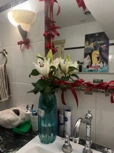 I m totally weak for fresh flowers in my place especially lilies