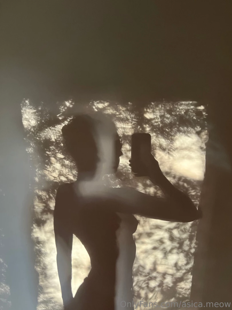 Just a shadow of my body on the wall but don t you feel how it pulls 