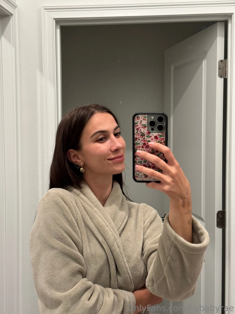 Serving cuteness with a side of naughty wanna join me for a quick 