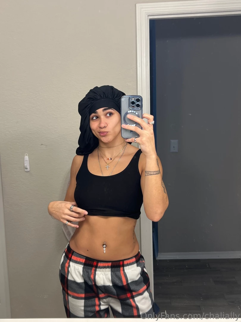 Going live tonight 7pm est with miss mollyx and another friend come part 1 