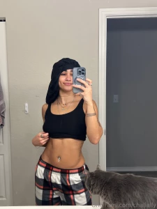 Going live tonight 7pm est with miss mollyx and another friend come