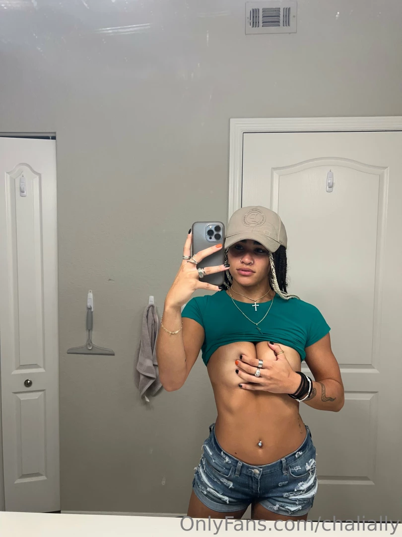 Titty tuesdayyyy babes 