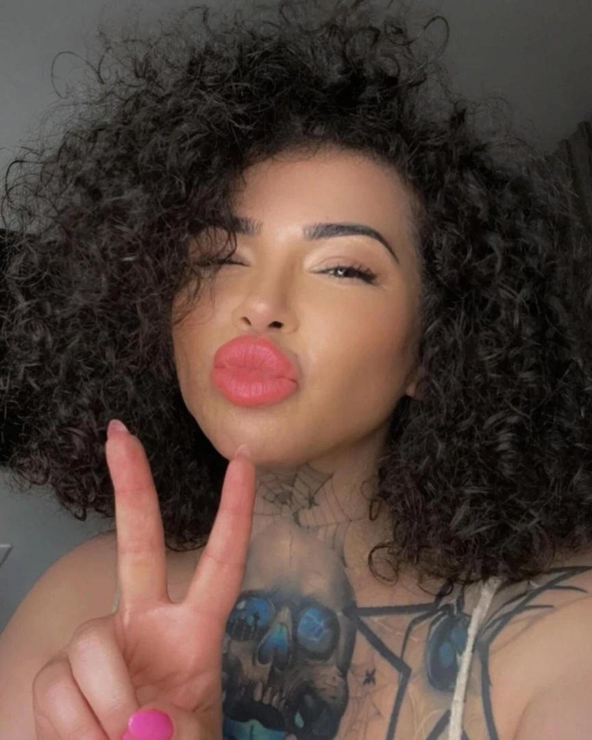 Would u ever say no to a girl like me 