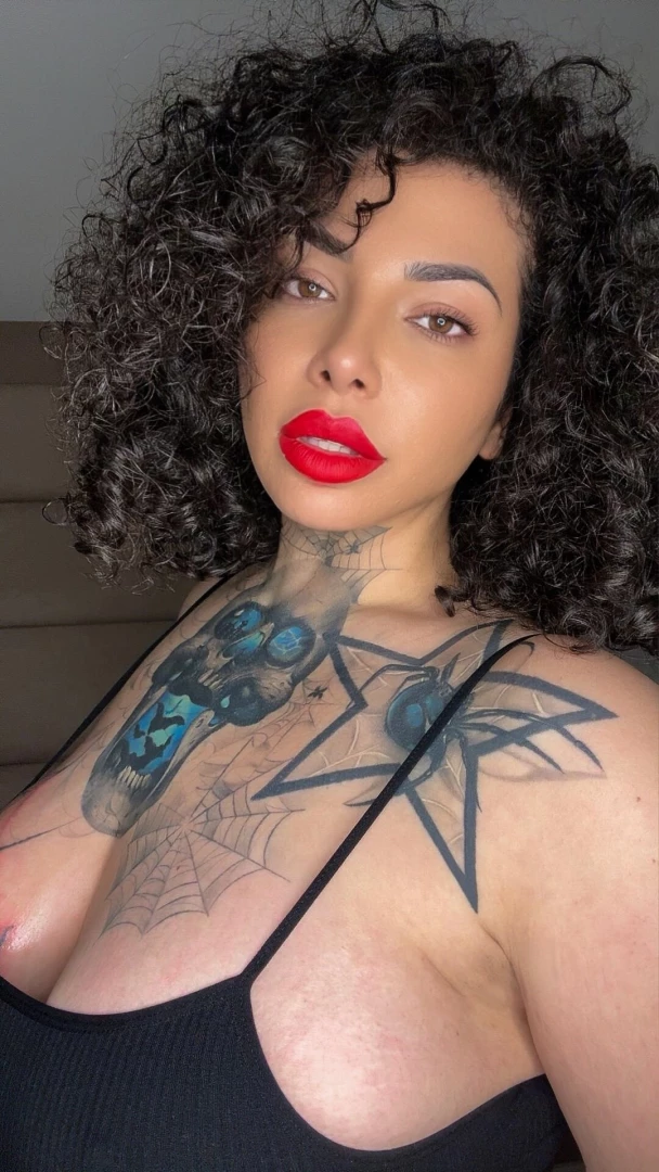 I sent u something super naughty earlier did u see it in your dms 