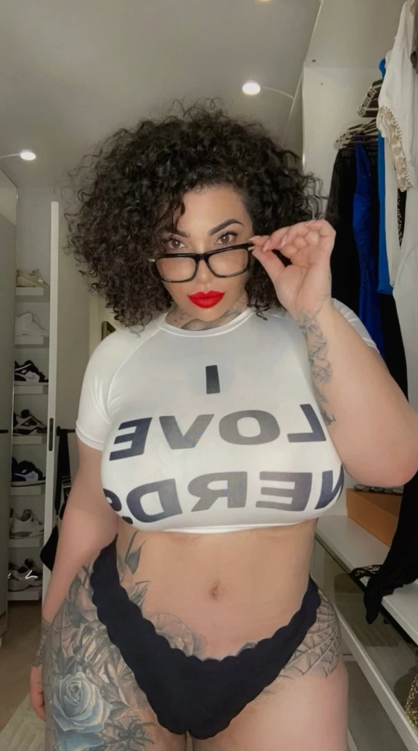 How about u smash my pussy this mornin huh 