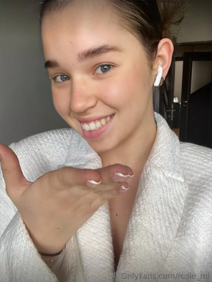 Rosie_mi now wet oh my god rosie_mi wants you i heard this cutie likes part 88 