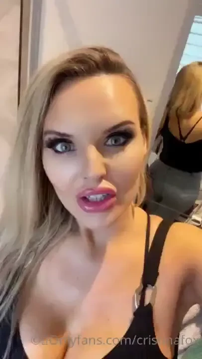 I m online to say hi from me and my peach hehe 