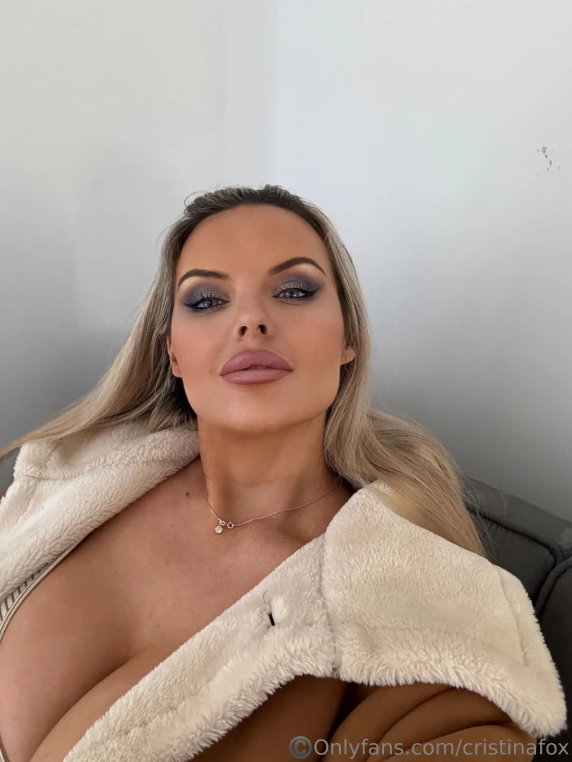 Whoever s still awake should dm me 