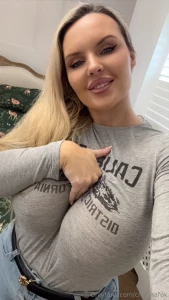 Oh the things i can hide in here what would you hide in here