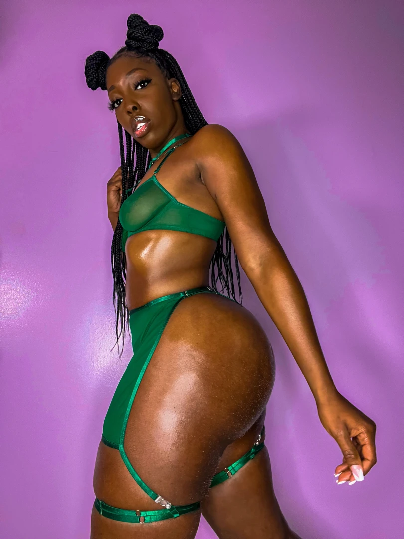 Temptation wrapped in emerald 